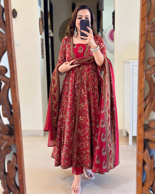Maabetii Red Cotton Double Layer Flare Anarkali Suit Set