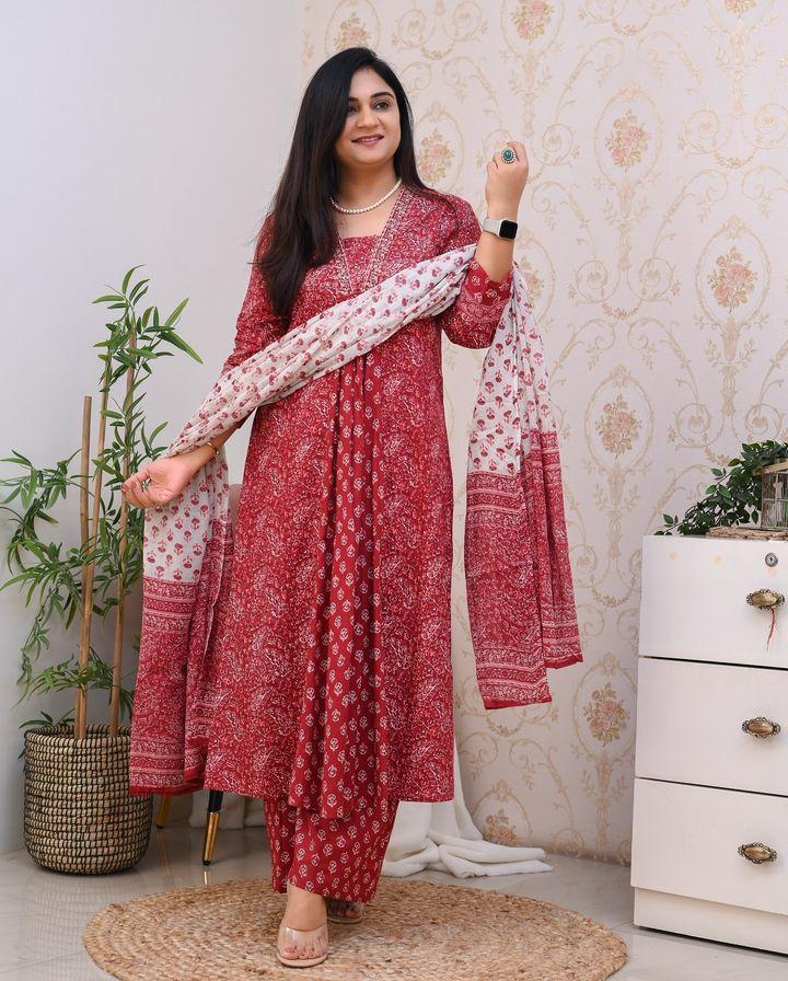 Maabetii Red Cotton Printed Alia Cut Suit Set