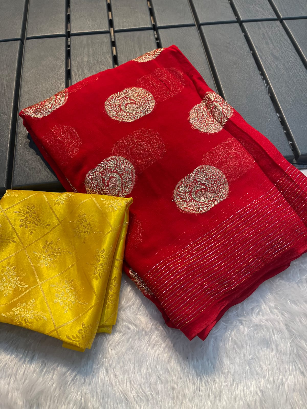 Maabetii Red Pure Georgette Zari Work Saree