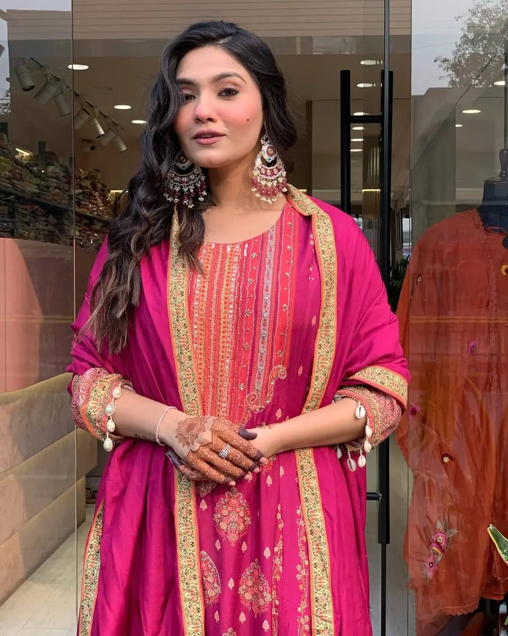 Dimond silk suit with Schiffli handwork on neck