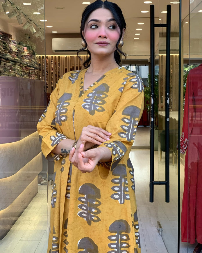 Full view of premium cotton kurti pant set on model

