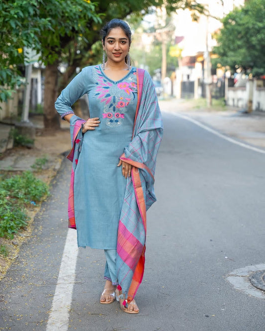 Front view of V neck handloom kurti set with linen dupatta

