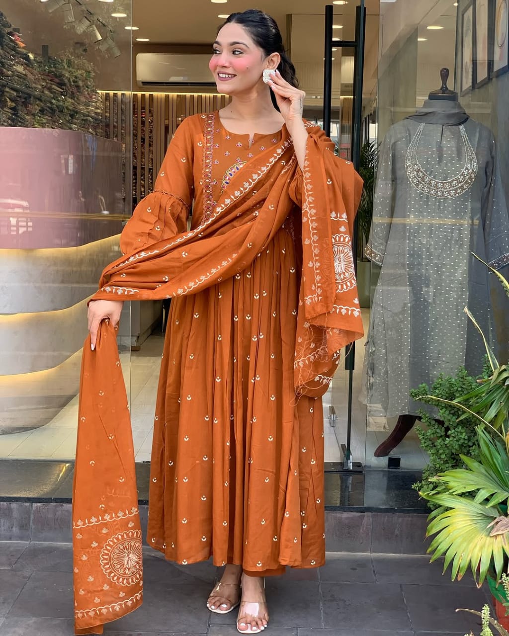 Embroidered Anarkali kurta set with malmal dupatta


